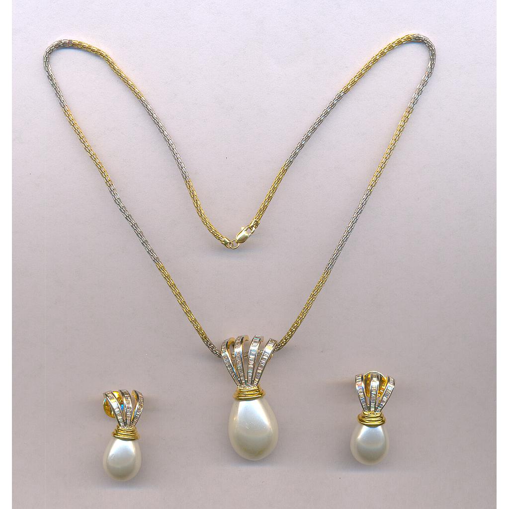 DIAMOND HALF SET PENDENT GENERAL