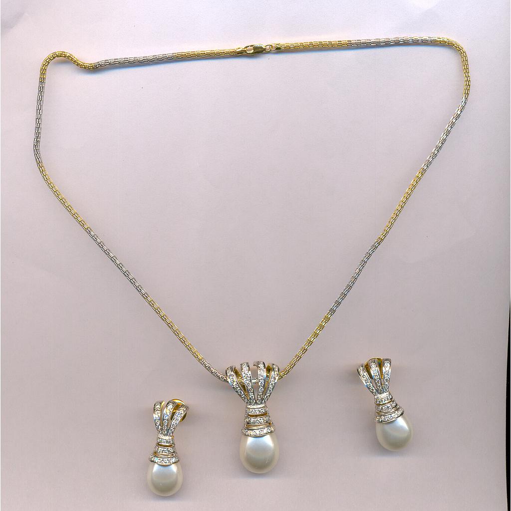 DIAMOND HALF SET PENDENT GENERAL