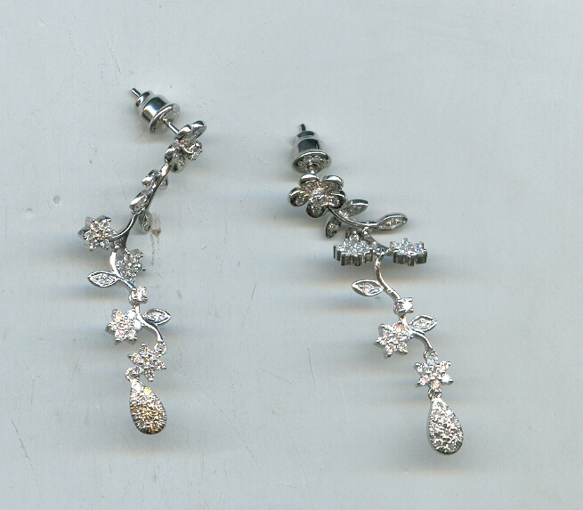 DIAMOND EARHANGING