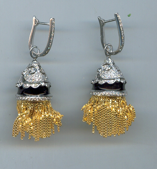 DIAMOND EARHANGING EXCLUSIVE