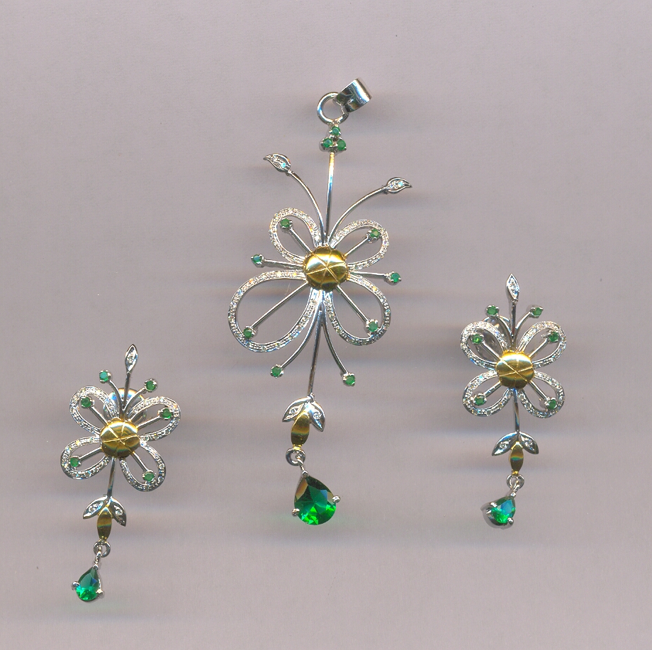 DIAMOND SET PENDENT