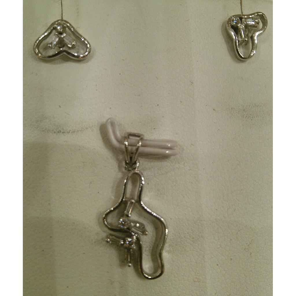 DIAMOND HALF SET PENDENT FANCY