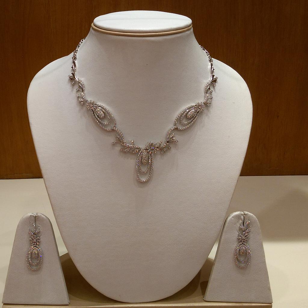 DIAMOND HALF SET PENDENT FANCY