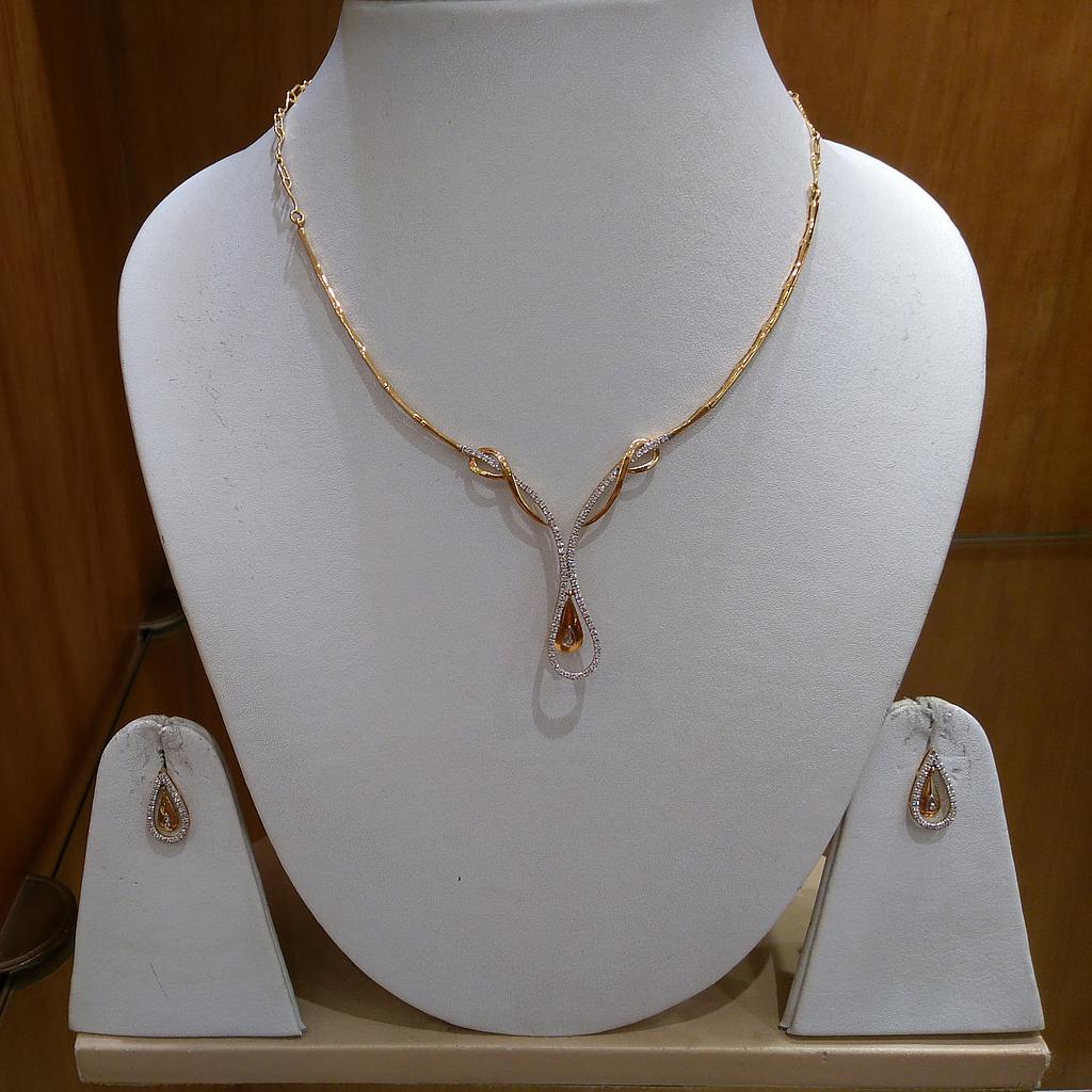 DIAMOND HALF SET ROUND