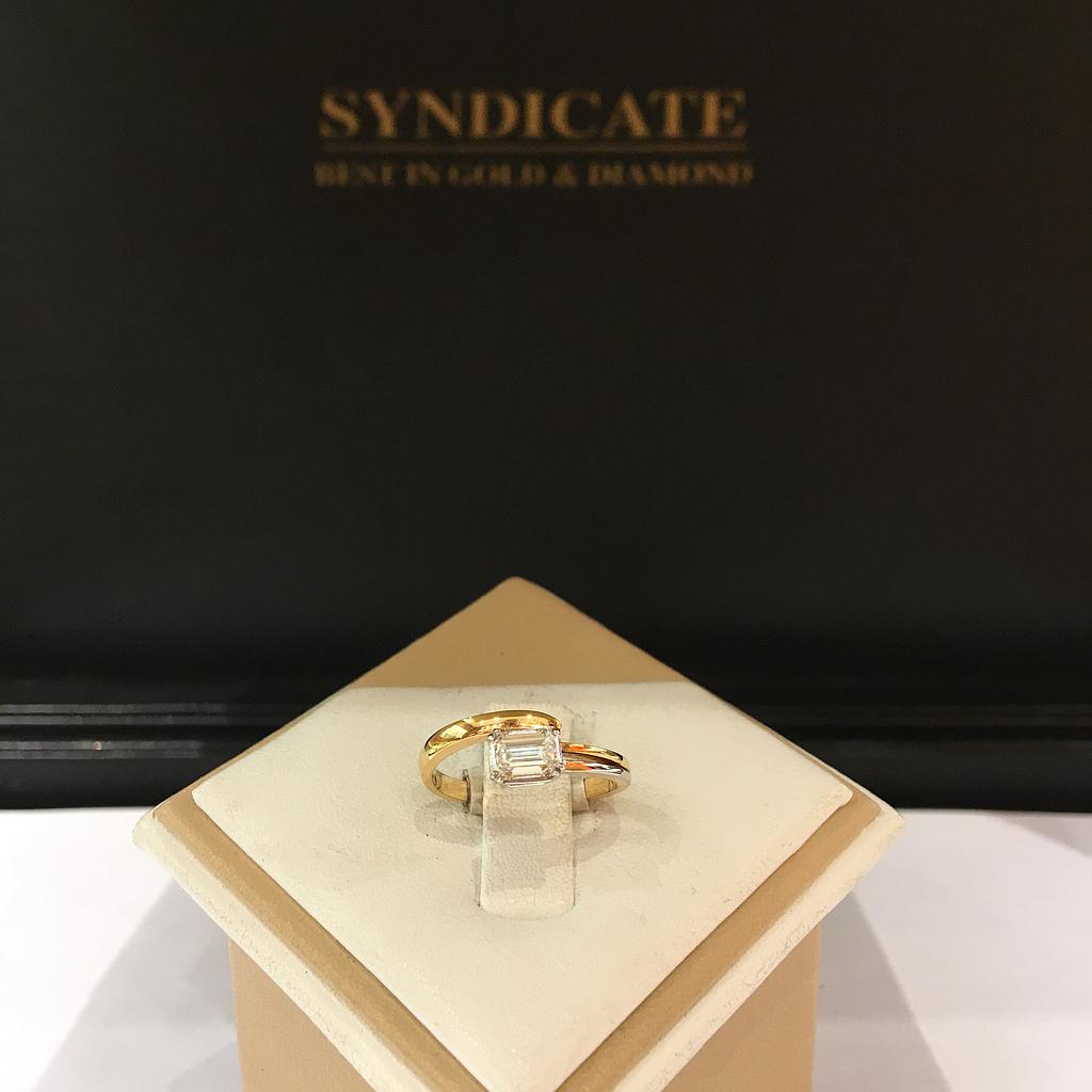 DIAMOND RING