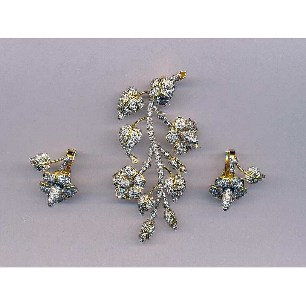 DIAMOND SET PENDENT EXCLUSIVE