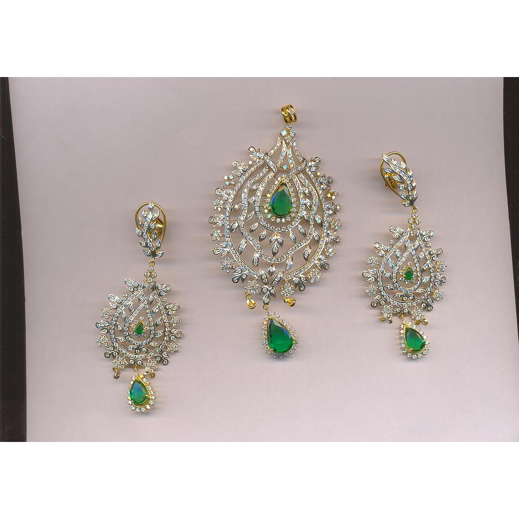 DIAMOND SET PENDENT EXCLUSIVE