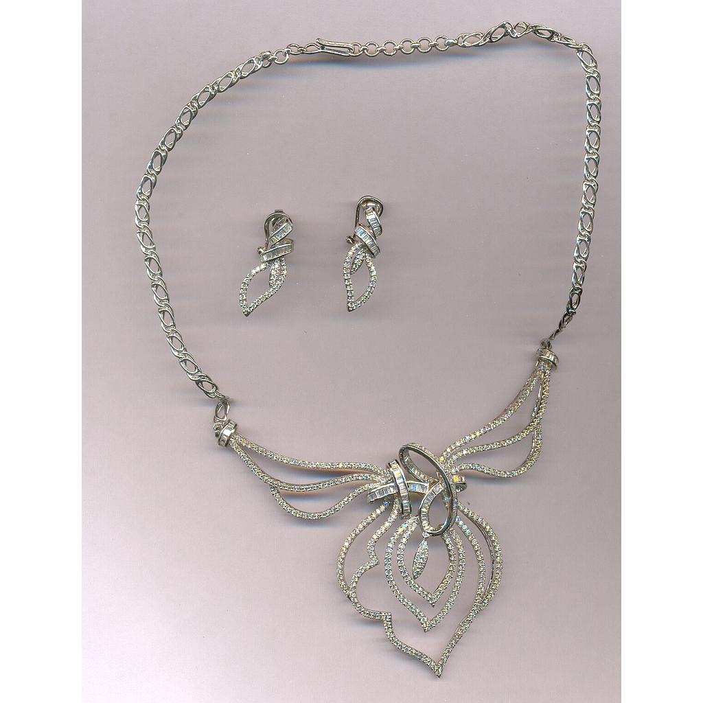 DIAMOND SET PENDENT EXCLUSIVE