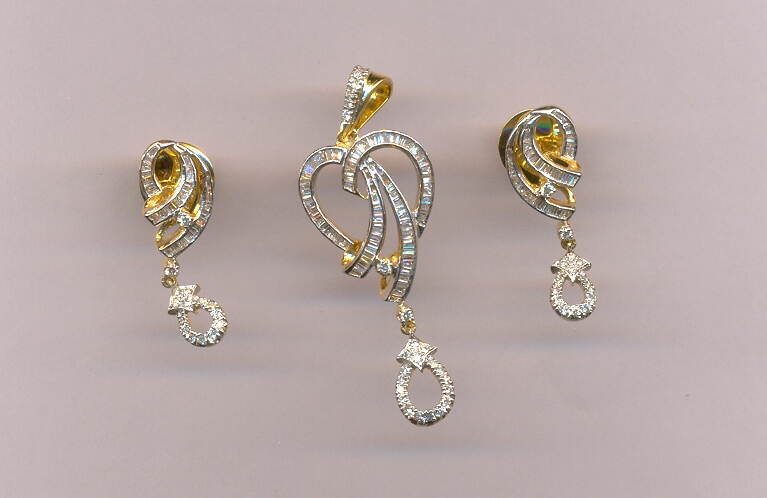 DIAMOND SET PENDENT FANCY