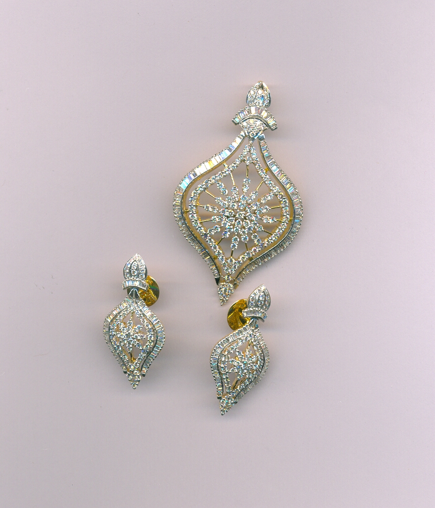 DIAMOND SET PENDENT FANCY