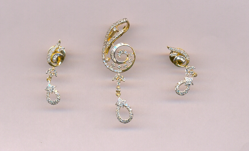 DIAMOND SET PENDENT FANCY