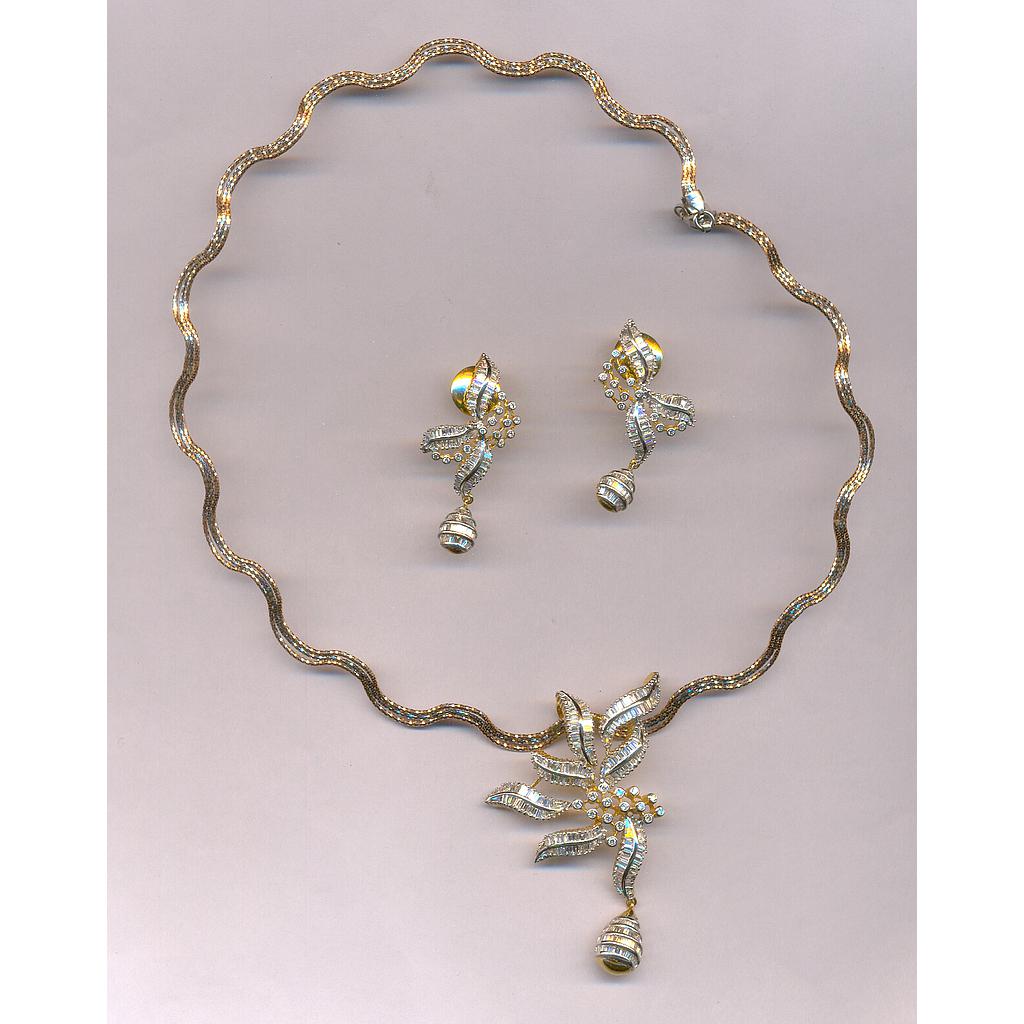 DIAMOND SET PENDENT FANCY