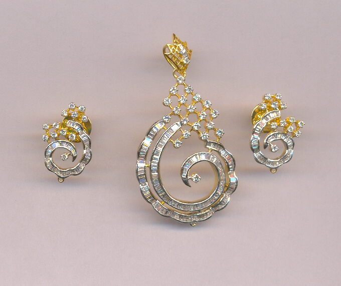 DIAMOND SET PENDENT FANCY