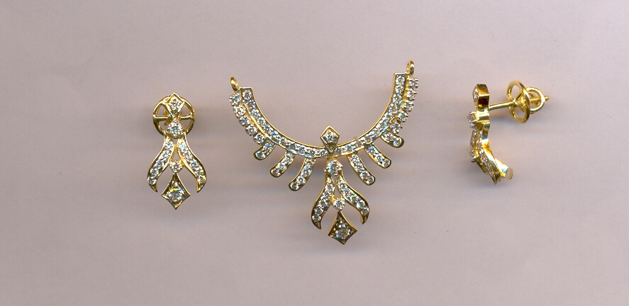 DIAMOND SET PENDENT FANCY