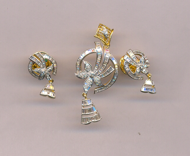 DIAMOND SET PENDENT FANCY