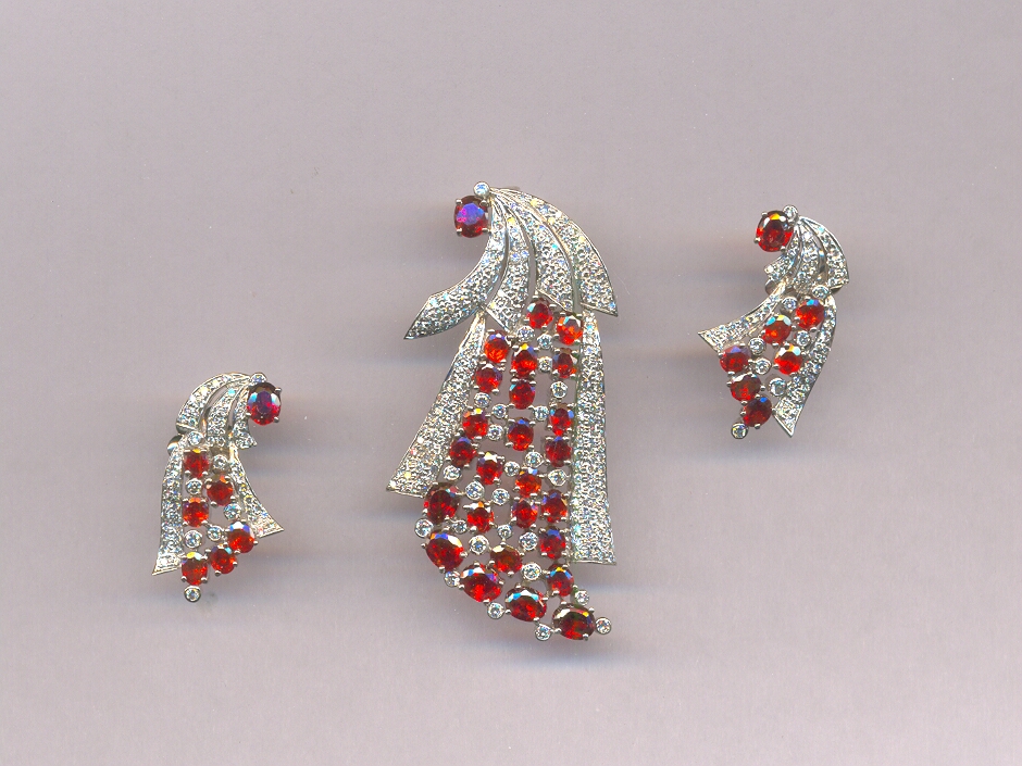 DIAMOND SET PENDENT FANCY