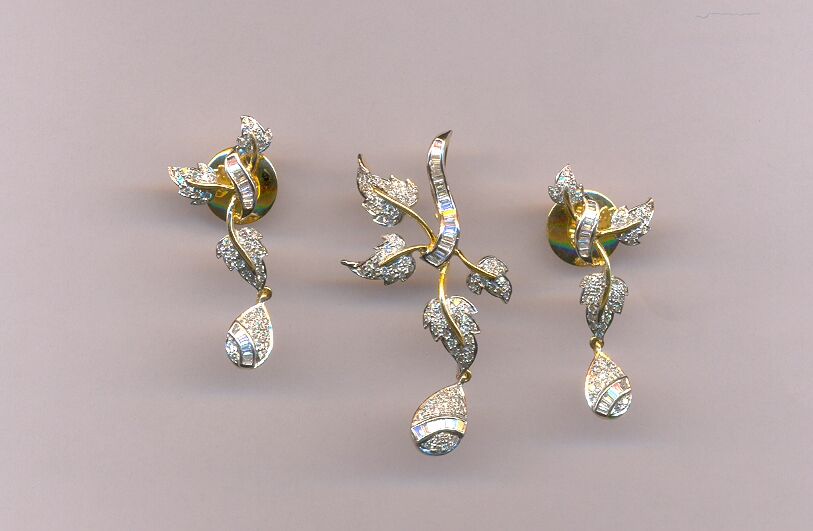 DIAMOND SET PENDENT FANCY