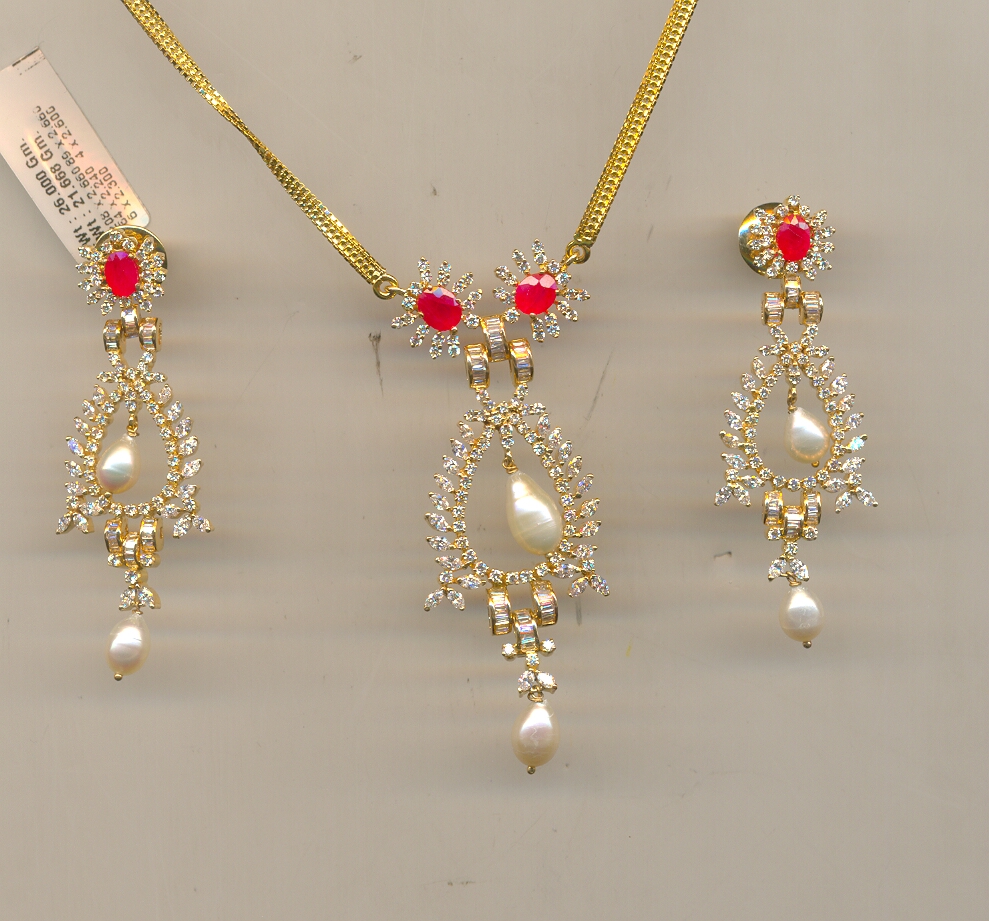 DIAMOND SET PENDENT FANCY