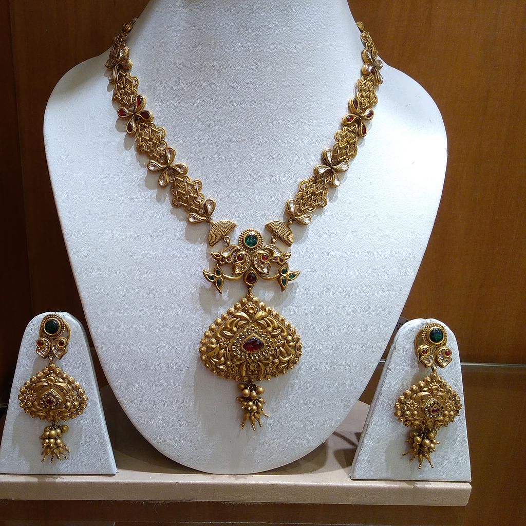 GOLD HALF SET ROUND ANTIQUE EXCLUSIVE