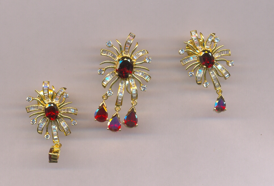GOLD HALF SET PENDENT DESIGNER