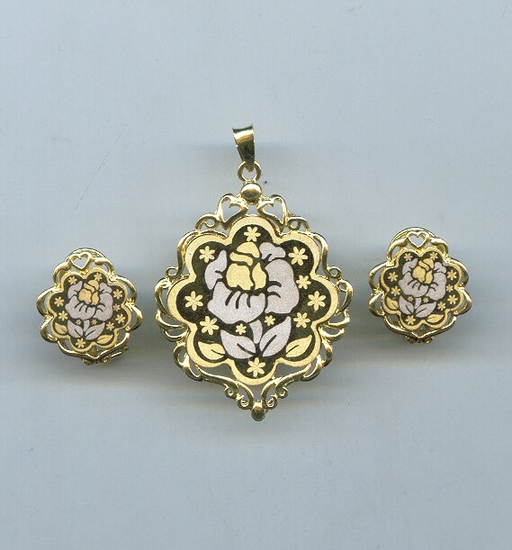 GOLD HALF SET PENDENT IMPORTED EXCLUSIVE
