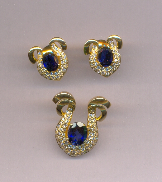 GOLD HALF SET PENDENT PLAIN FANCY