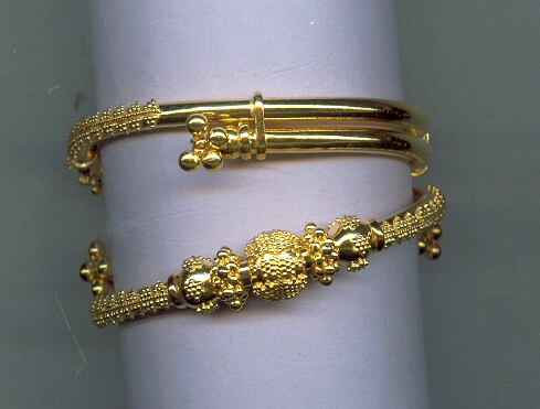 GOLD BANGLE BABY