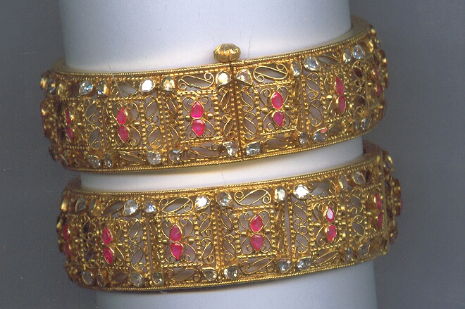 GOLD BANGLE ANTIQUE EXCLUSIVE