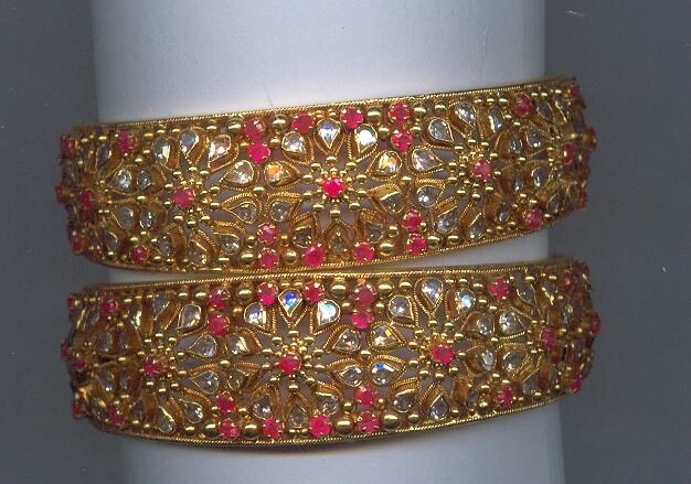 GOLD BANGLE ANTIQUE EXCLUSIVE