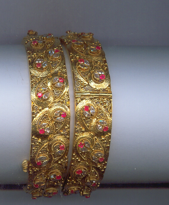 GOLD BANGLE ANTIQUE EXCLUSIVE