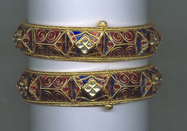 GOLD BANGLE ANTIQUE EXCLUSIVE