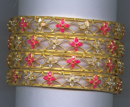 GOLD BANGLE DESIGNER EXCLUSIVE