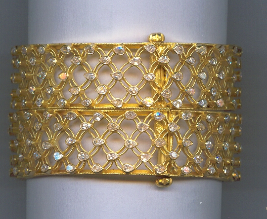 GOLD BANGLE DESIGNER EXCLUSIVE