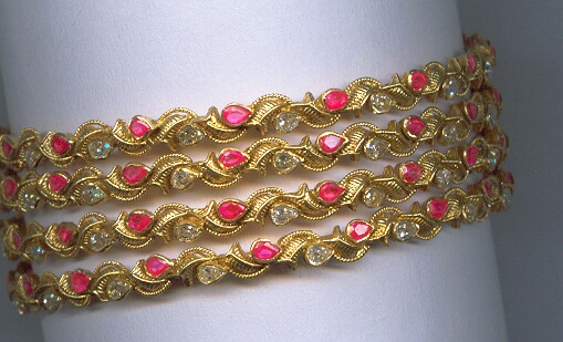 GOLD BANGLE DESIGNER EXCLUSIVE