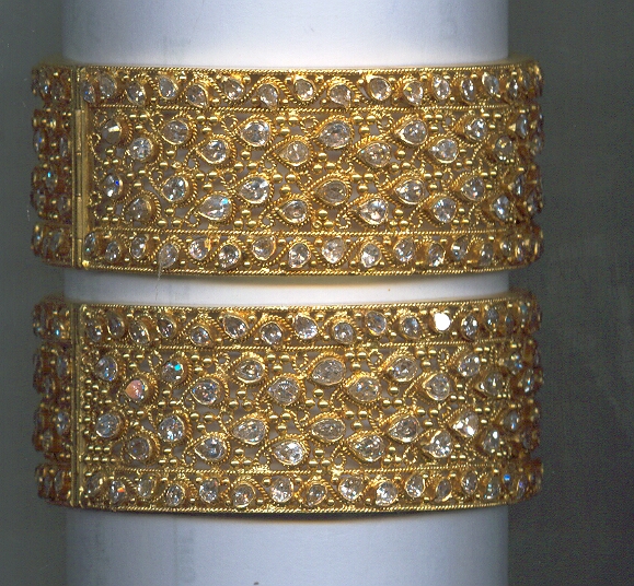 GOLD BANGLE DESIGNER EXCLUSIVE
