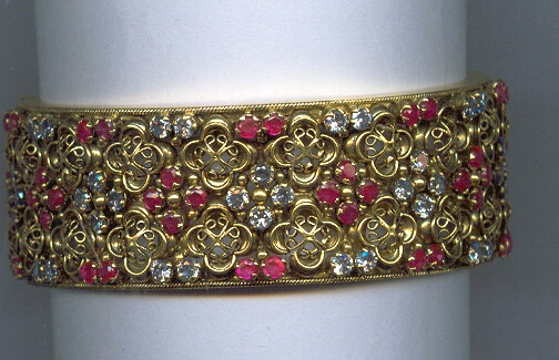 GOLD BANGLE DESIGNER EXCLUSIVE