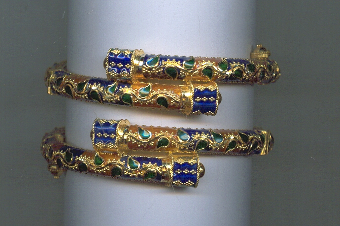 GOLD BANGLE DESIGNER EXCLUSIVE