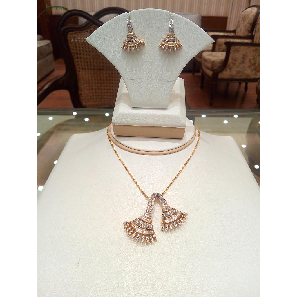 DIAMOND HALF SET PENDENT