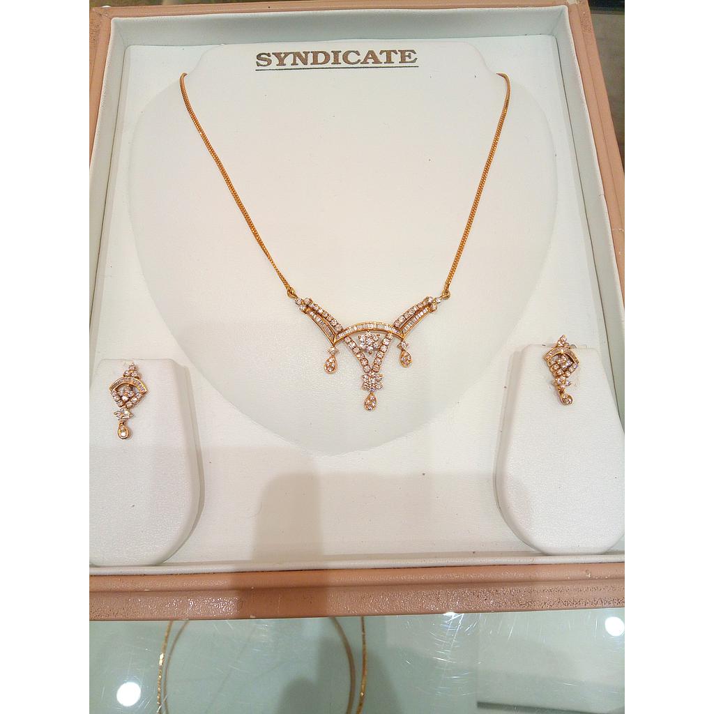 DIAMOND HALF SET PENDENT FANCY