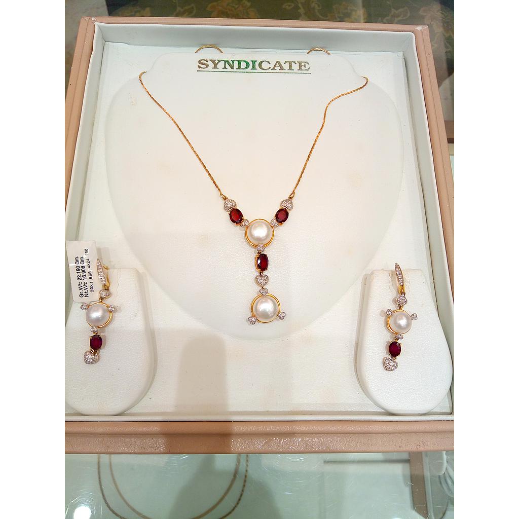 DIAMOND HALF SET PENDENT FANCY