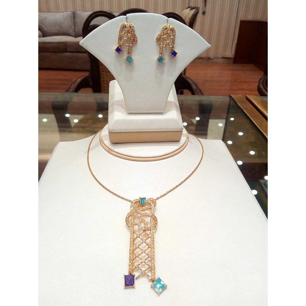 DIAMOND HALF SET PENDENT FANCY