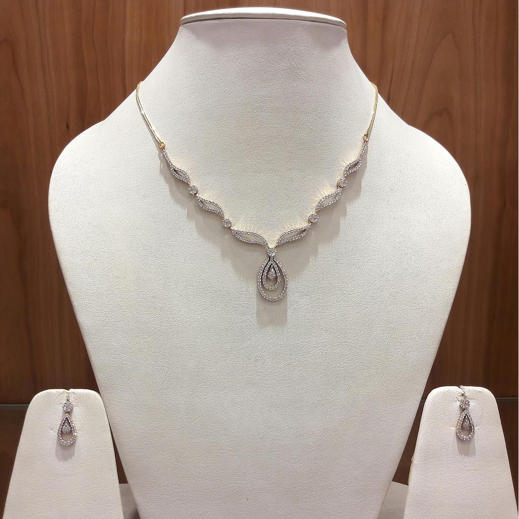 DIAMOND HALF SET PENDENT FANCY