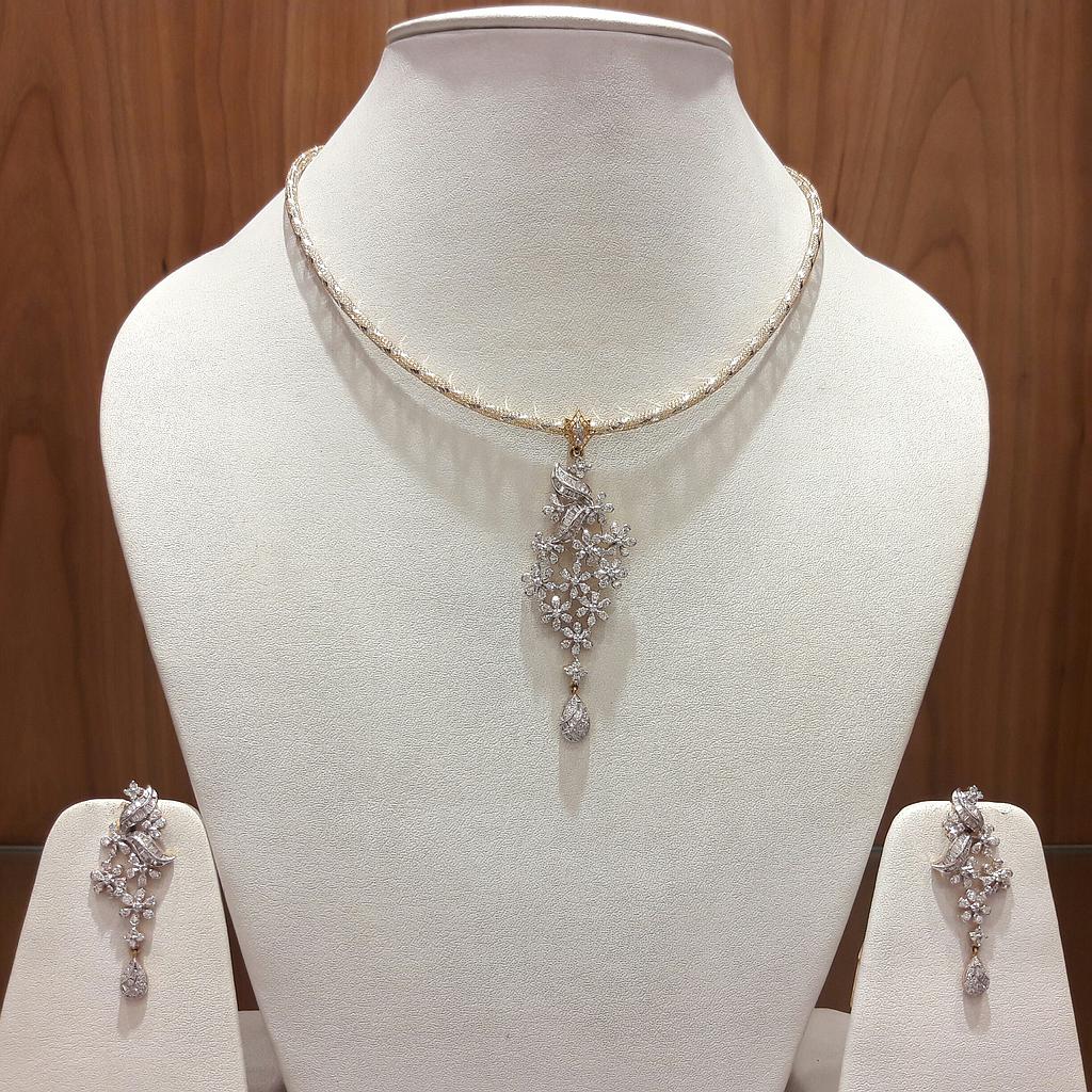 DIAMOND HALF SET PENDENT FANCY