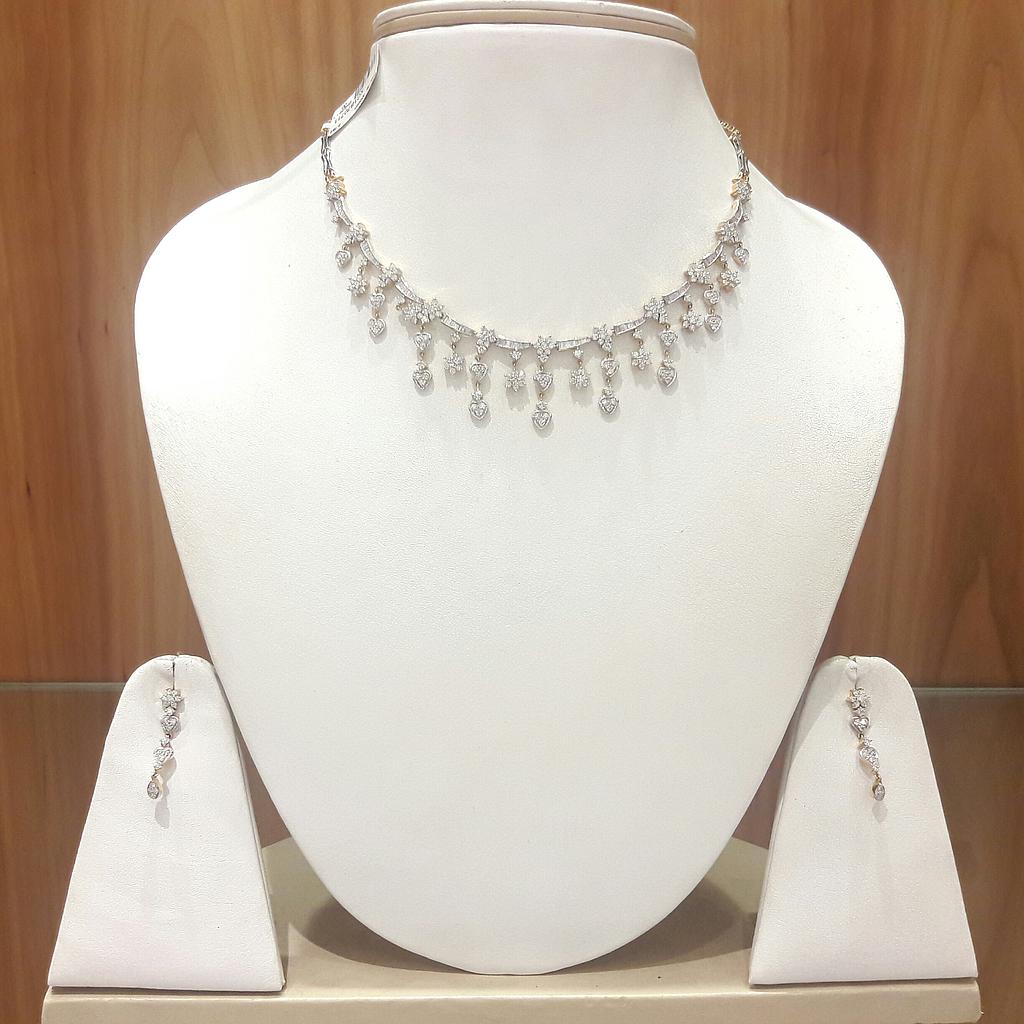 DIAMOND HALF SET PENDENT