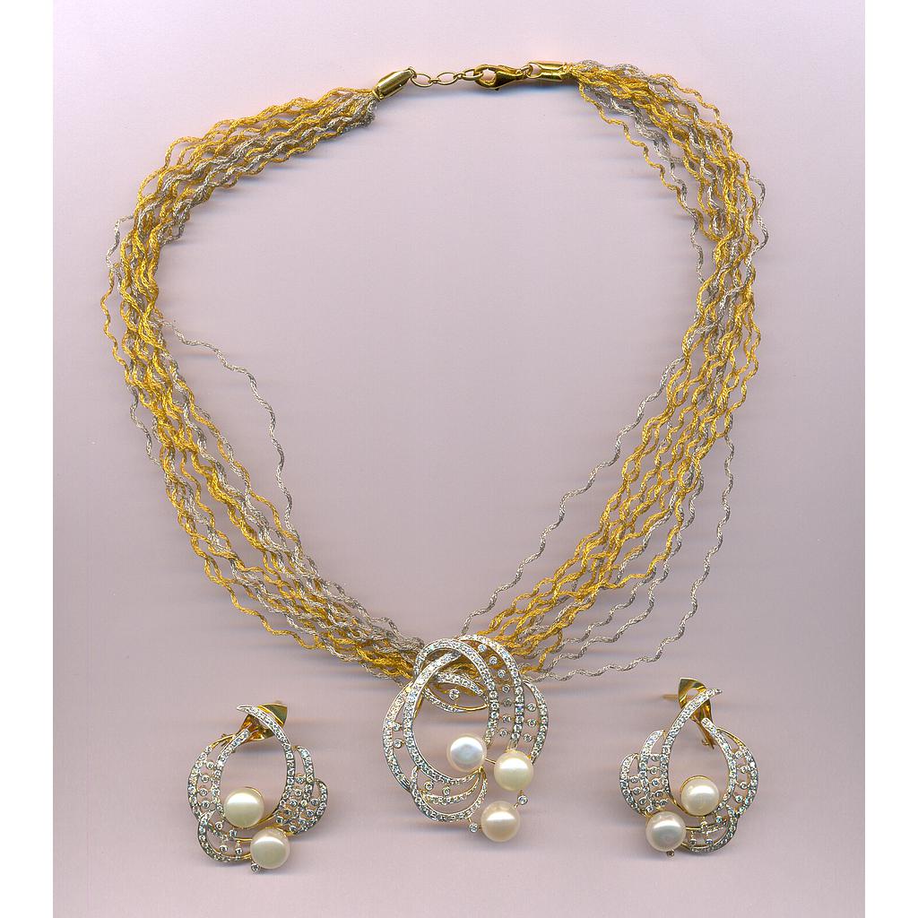 DIAMOND HALF SET PENDENT