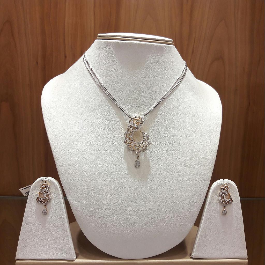 DIAMOND HALF SET PENDENT FANCY