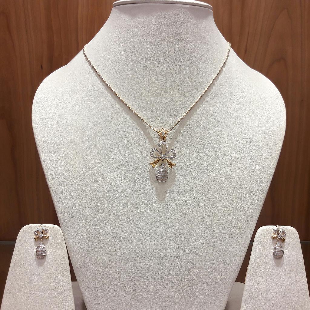 DIAMOND HALF SET PENDENT FANCY