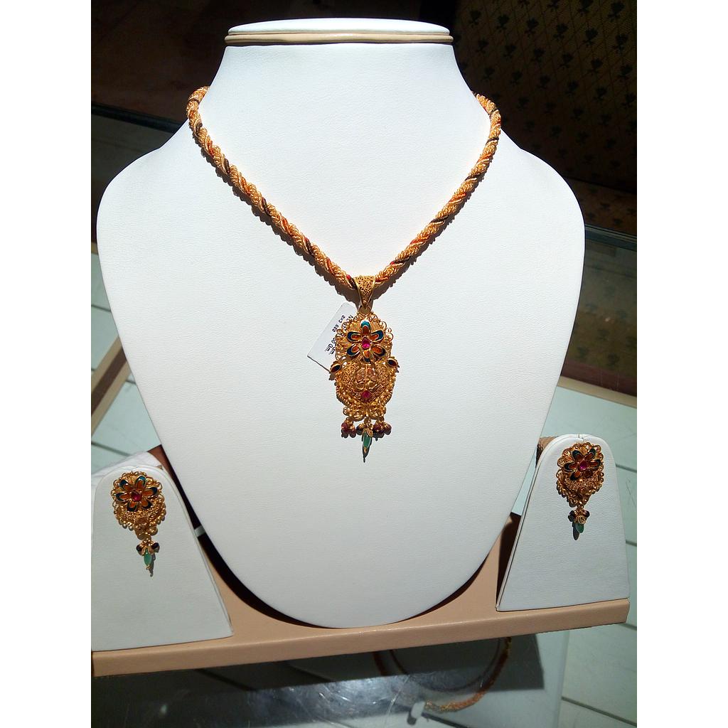GOLD HALF SET PENDENT DESIGNER