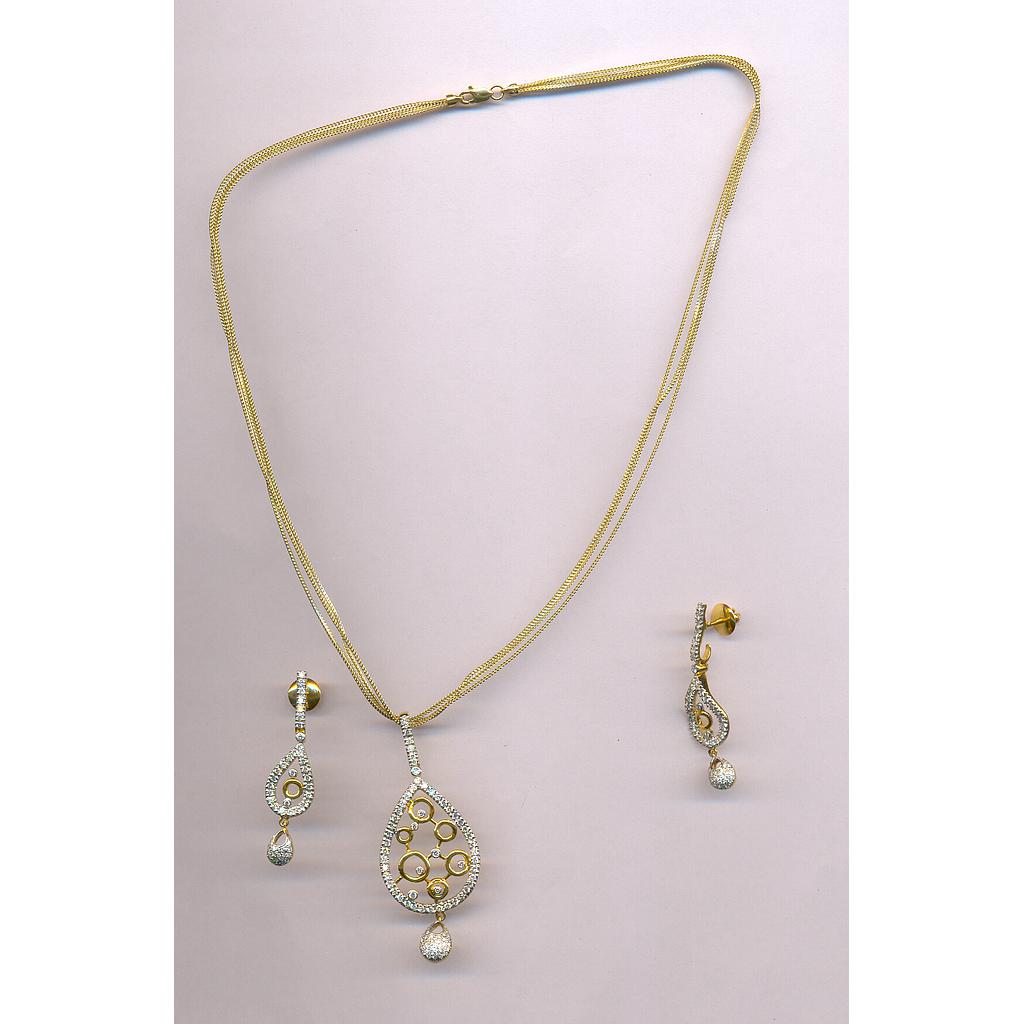 DIAMOND HALF SET PENDENT