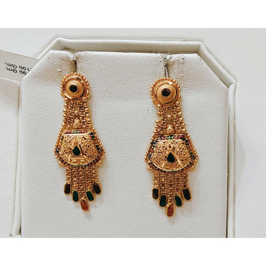 GOLD HANGING
